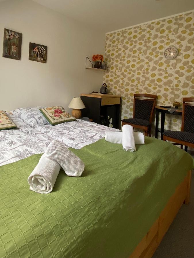 Penzion Vila Petra Bed&Breakfast Veľký Slavkov Екстериор снимка