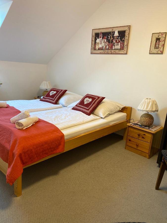 Penzion Vila Petra Bed&Breakfast Veľký Slavkov Екстериор снимка